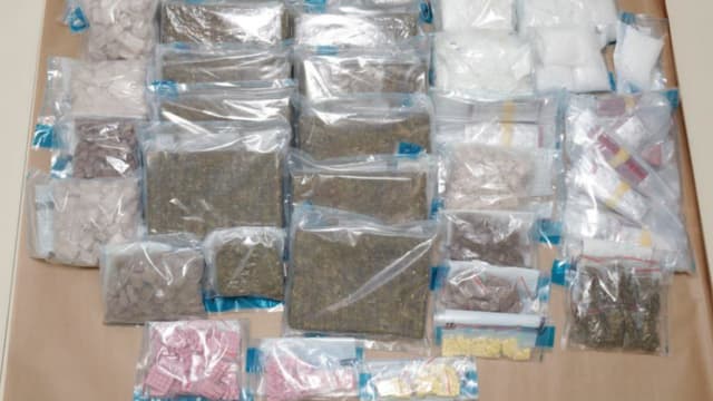 中央肃毒局起获总值逾100万元毒品 四男女被捕 
