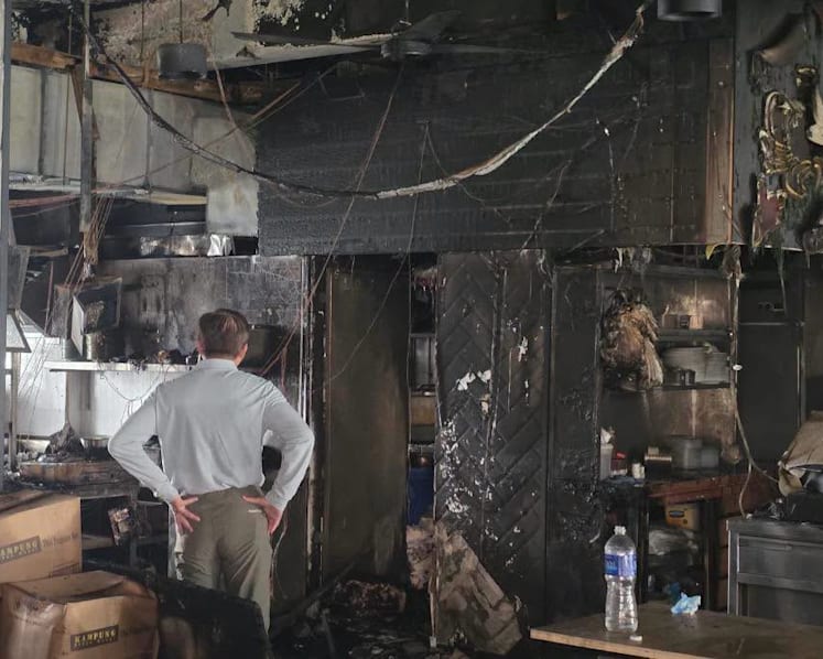 30 evacuated, 1 hospitalised after fire at Bukit Batok coffee shop 30 evacuated, 1 hospitalised after fire at Bukit Batok coffee shop
