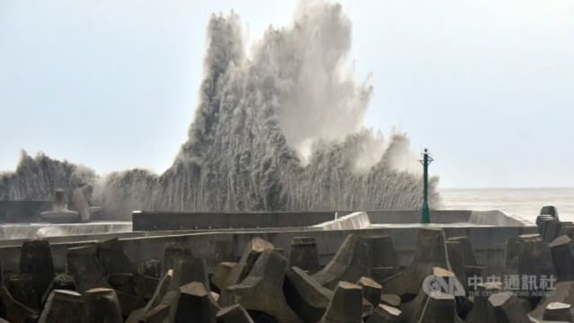 “山陀儿”恐带来17级强风 全台停班停课停市！