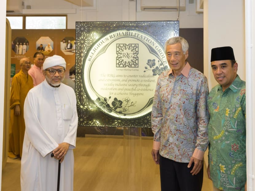 Prime Minister Lee Hsien Loong (second from right), posing with Ustaz Mohamad Ali (far right) and Ustaz Mohamad Hasbi Hassan (left), said that the Religious Rehabilitation Group helps to counter extremism, as well as promote interfaith bonds in society.
Prime Minister Lee Hsien Loong (second from right), posing with Ustaz Mohamad Ali (far right) and Ustaz Mohamad Hasbi Hassan (left), said that the Religious Rehabilitation Group helps to counter extremism, as well as promote interfaith bonds in society.