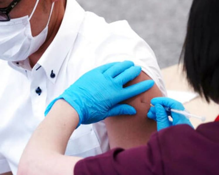 Companies give COVID-19 vaccines to workers, boosting Japan's rollout