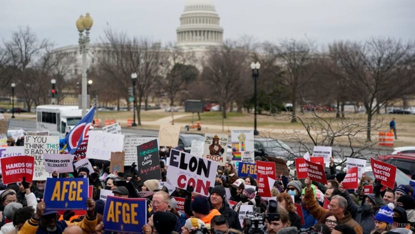 US judge temporarily blocks Trump buyout offer for government workers US judge temporarily blocks Trump buyout offer for government workers