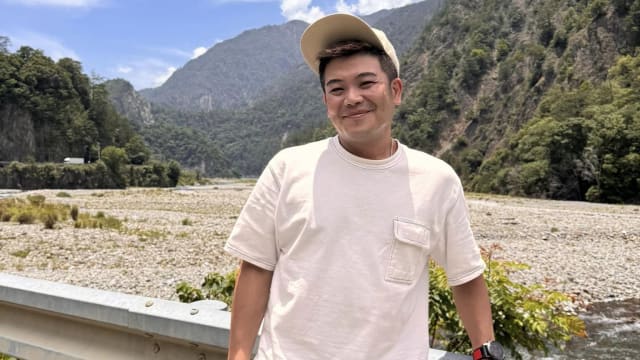马国毕欠巨债　1天打3份工