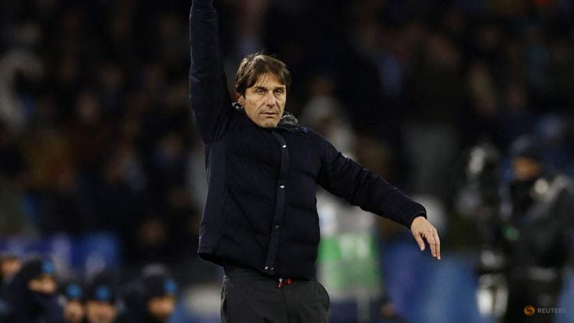 Napoli's Conte out to end Juve's unbeaten run and preserve his own