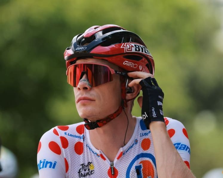 Vingegaard undergoes successful collarbone surgery after Tour de France crash
