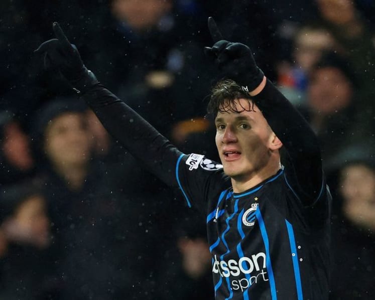 Arsenal sign forward Tzolis from Club Brugge
