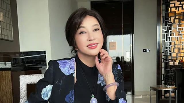 刘晓庆小20岁前男友上门堵人谈判，这是要讨分手费？