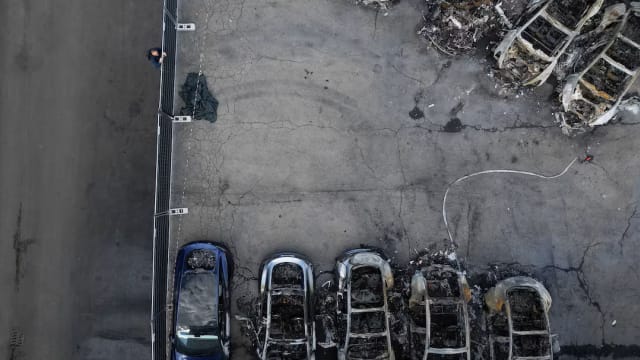 意大利特斯拉展厅失火烧毁17辆车 马斯克谴责是恐怖主义行为