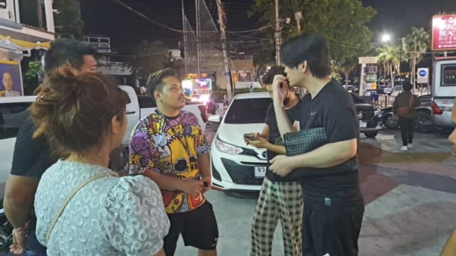 疑扔钱看不起人 韩国游客遭泰国店主怒打掉三颗牙