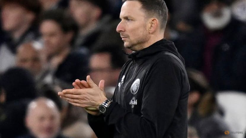 Man City lose ground on Arsenal with draw at West Ham