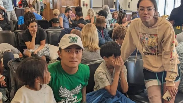 到夏威夷度假遇恐怖林火 一家五口躲海里四小时