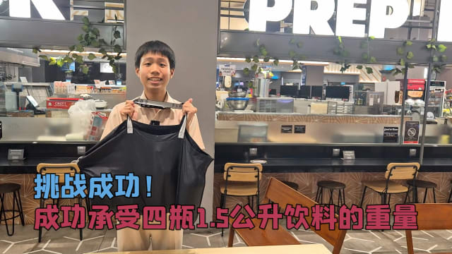 【再生新闻-铜奖】萧邑轩播报：本地大型超市征收塑料袋费用一个月 多达八成的顾客自备环保袋