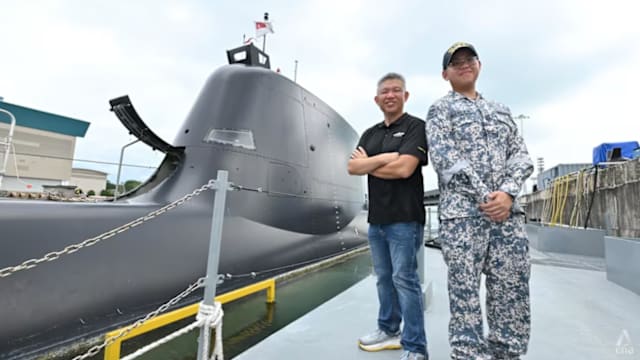 本地海军父子分享潜艇员艰辛和牺牲