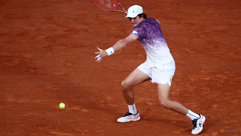 Teen titan Fonseca topples Ruud to make French Open quarter-finals