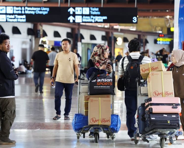 Eight Indonesian airports remain shut due to volcanic ash from Anak Krakatau  
