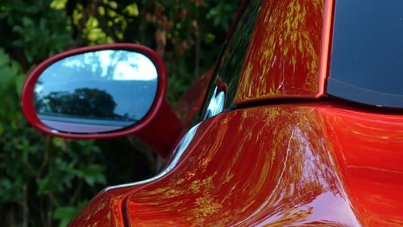 போக்குவரத்துக் கண்ணாடியால் துரதிர்ஷ்டம்? - நகர்த்தியதால் தொடர் விபத்துகள்