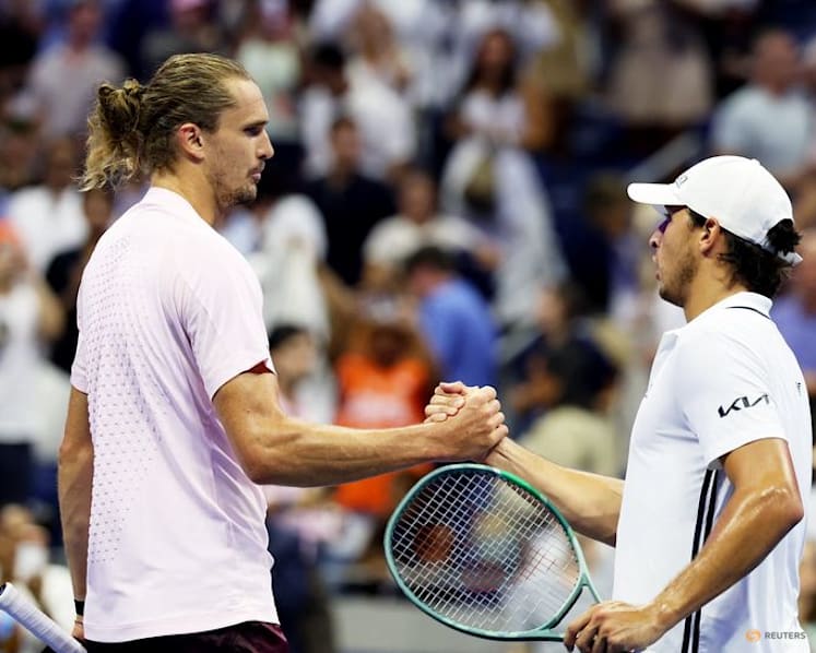 Zverev beats Darderi and the clock to reach US Open quarters