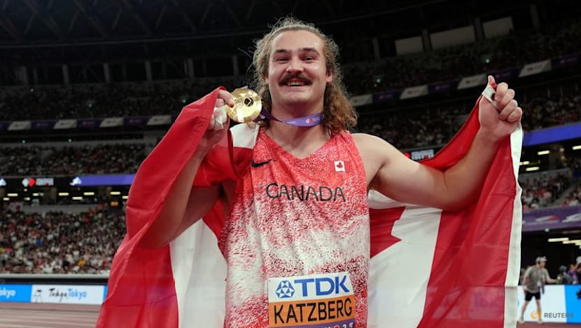 Katzberg retains world hammer title with monster throw
