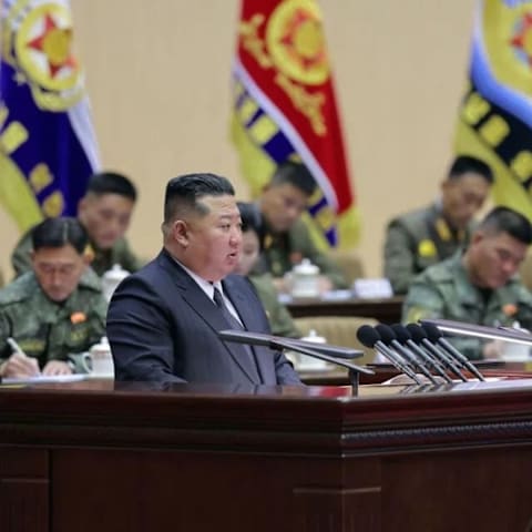 金正恩要求朝鲜军队加强训练 打造全球最强武装力量