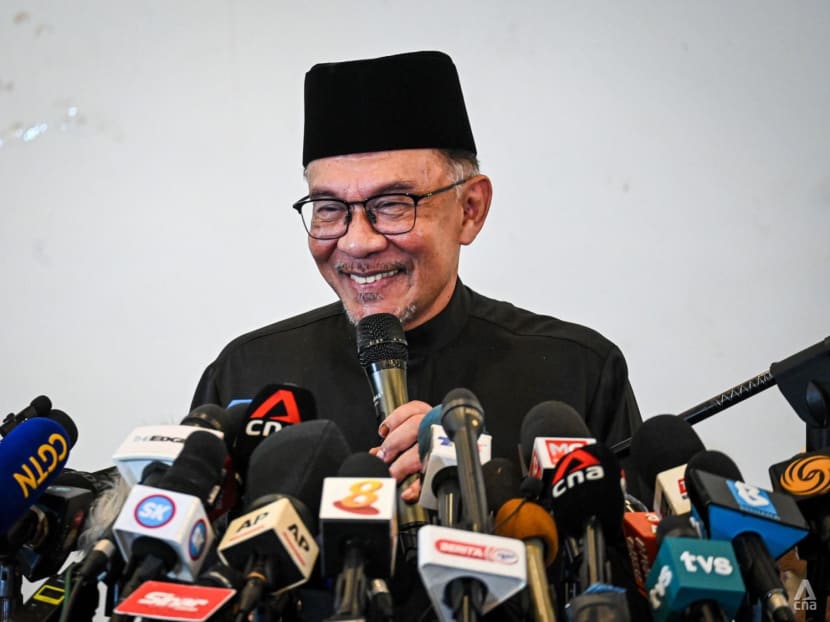 Anwar to lead unity government comprising PH, BN and GPS; keeps door open for other partners