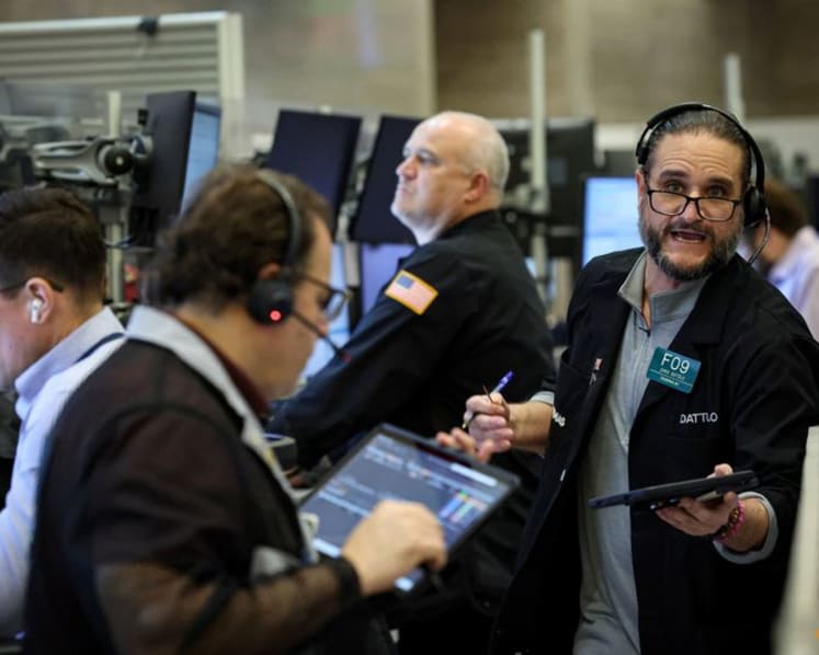 Wall St slips on credit card proposal, rate bets boost gold
