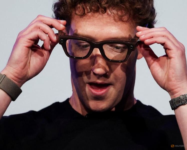 Big buzz, small market: Meta's smartglasses are a specialty gadget this holiday
