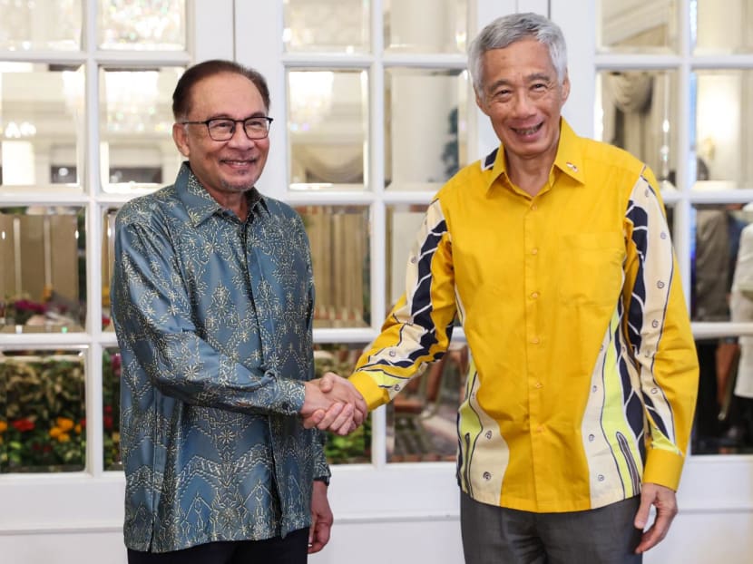 Singapore Prime Minister Lee Hsien Loong (right) and Malaysia Prime Minister Anwar Ibrahim shaking at the Istana in Singapore on Oct 30, 2023. Singapore Prime Minister Lee Hsien Loong (right) and Malaysia Prime Minister Anwar Ibrahim shaking at the Istana in Singapore on Oct 30, 2023.