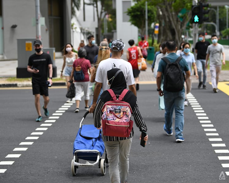 Singapore reports 1,004 new local COVID-19 cases; 90-year-old man is the latest fatality