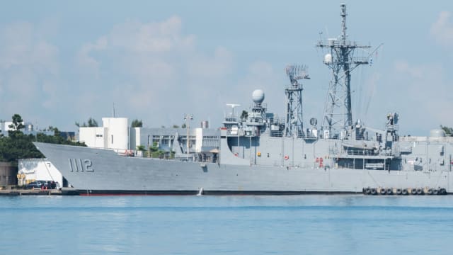 不想当兵! 台湾上兵从军舰跳海游上岸求助