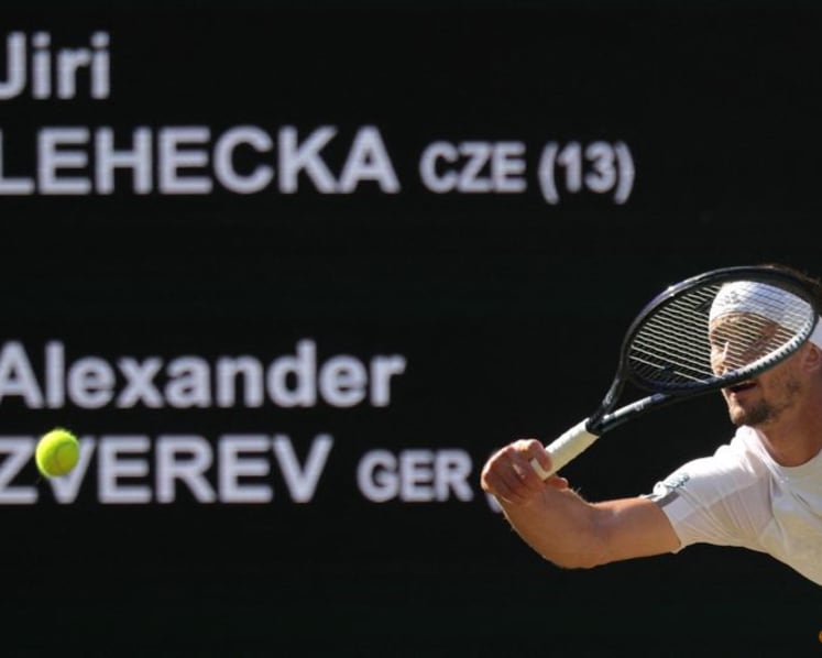 Zverev finishes off Lehecka after wobble to reach quarter-finals