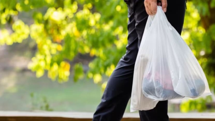 Sheng Siong, FairPrice salur lebih S$2.26 juta caj beg pakai buang untuk sokong inisiatif sosial, alam sekitar Sheng Siong, FairPrice salur lebih S$2.26 juta caj beg pakai buang untuk sokong inisiatif sosial, alam sekitar