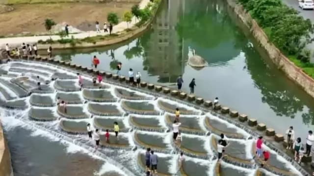 中国大妈鱼鳞坝打卡跳舞 洪水突袭酿七人溺毙