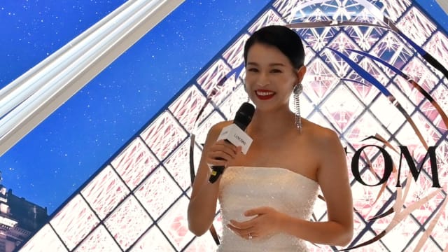 为何能如此自在地晒素颜照？胡杏儿：老公给我很大的信心