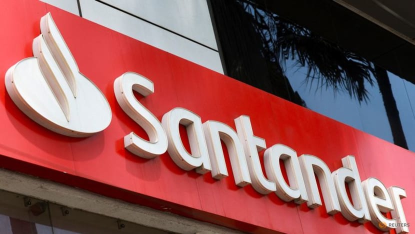 Exclusive-Mexico's antitrust watchdog accuses banks of joint price fixing