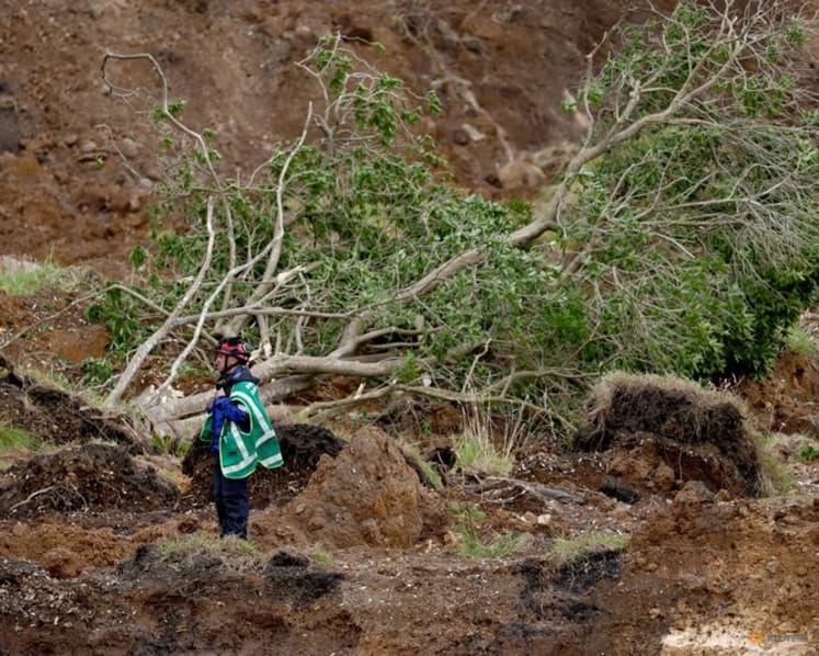 New Zealand resumes victim recovery efforts after fatal landslide