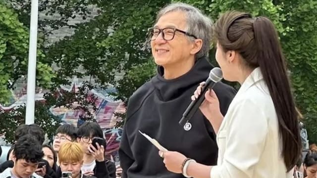 黑发变白发　成龙否认“生病”之说