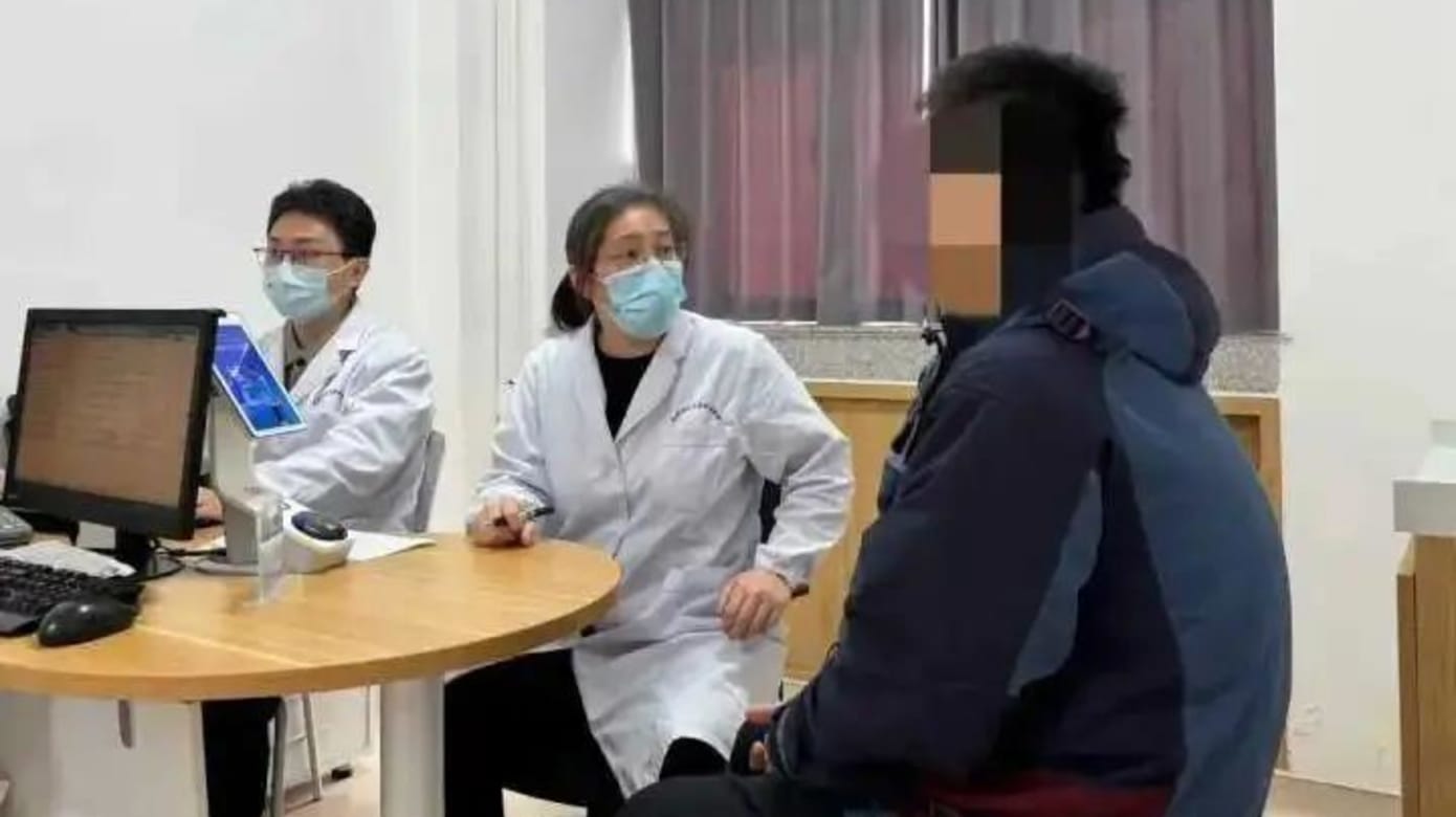 浙江少年长期服药治疗青春痘 不料竟长出乳房