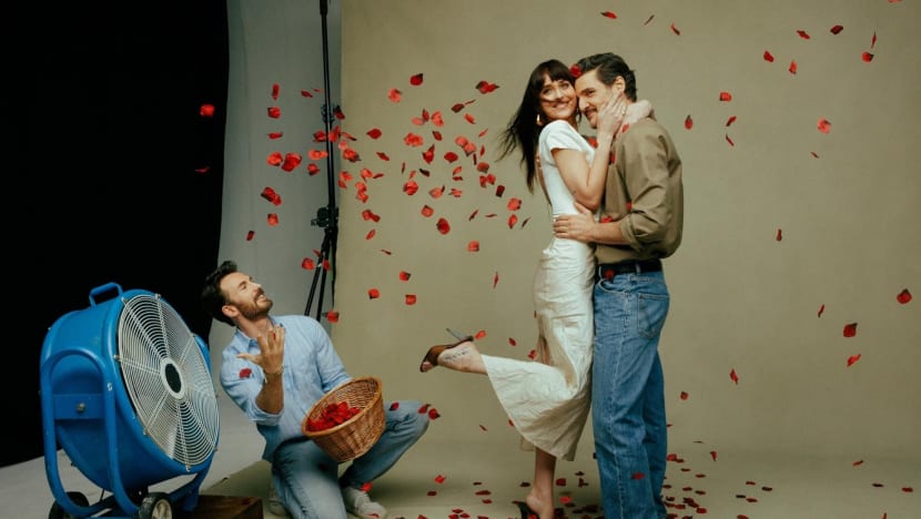 Sinopsis film Materialists: Makcomblang terjebak cinta segitiga, pilih mantan kere atau pria tajir melintir?