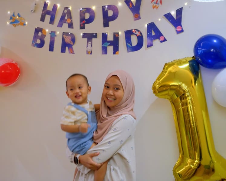 One year of breastfeeding challenges as a first-time mum: Night feeds, immense joy and mastitis