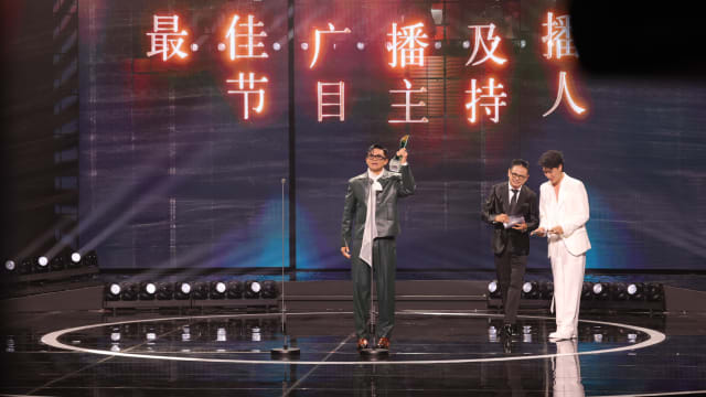 【红星30】连中双元！钟坤华夺“最佳主持人（广播/播客类）”，感谢总理黄循财！