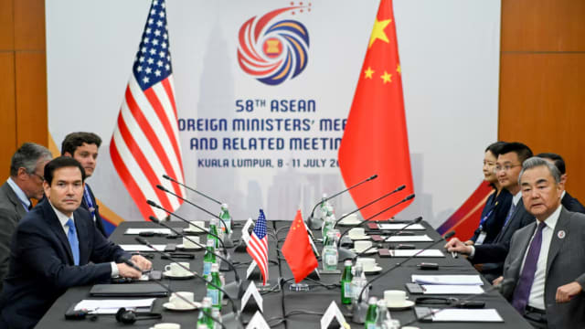 王毅：与卢比奥会晤具建设性 相互尊重进行平等对话