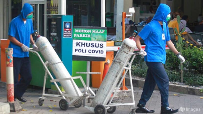 Indonesia seeks more oxygen for COVID-19 sick amid shortage