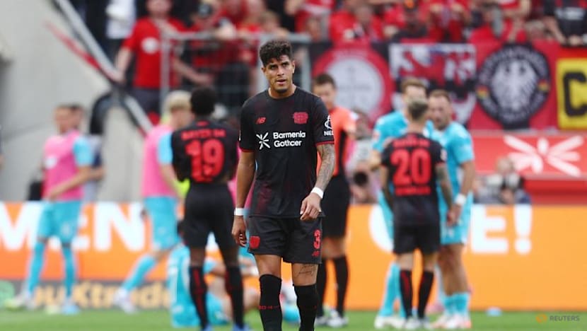 Arsenal bring in Hincapie on loan from Leverkusen Arsenal bring in Hincapie on loan from Leverkusen