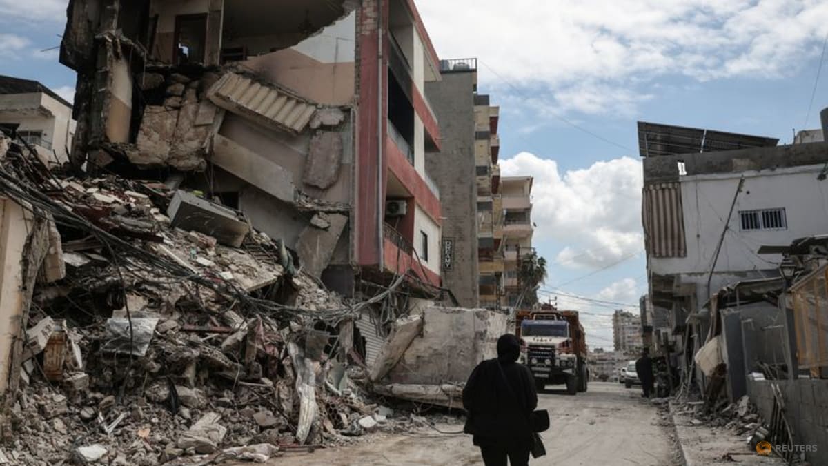 Oil Price Forecast: How Non-State Actors and Social Media Are Fueling Middle East Geopolitical Shifts