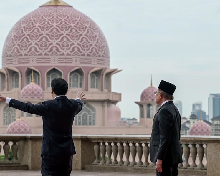 Malaysia-Singapore Leaders’ Retreat: What both PMs agreed on to resolve airspace, maritime boundary issues