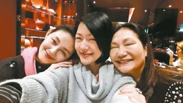 和具俊晔都未复工，小S搬回家陪S妈疗伤