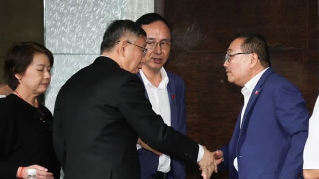“蓝白郭”三方会谈不欢而散 场面火爆互呛互讽