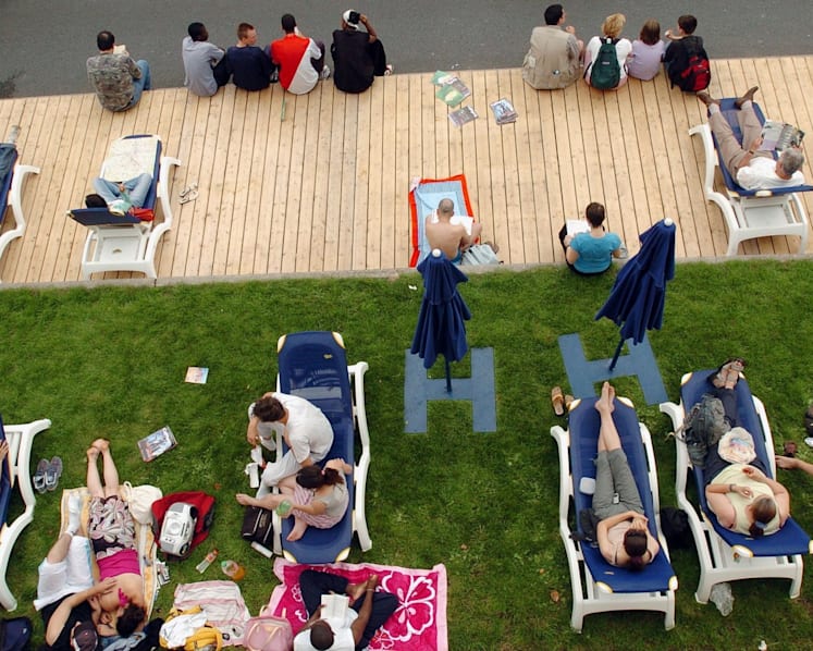 Holidaying CEOs flaunt latest way to brag
