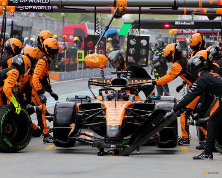 McLaren rue failed tyre gamble on day to forget in Canada