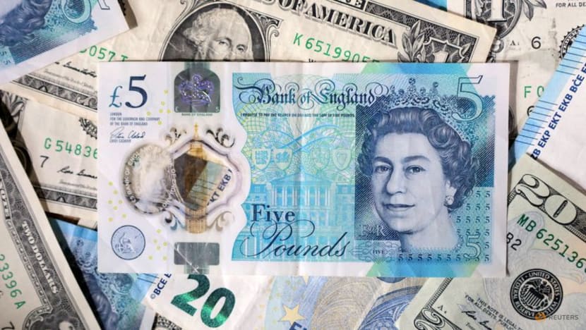 Dollar gains on report Waller favored for Fed head
